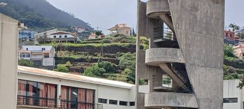 Incêndio perto de centro de saúde