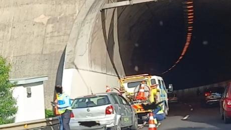 Acidente ligeiro provocou caos na via rápida