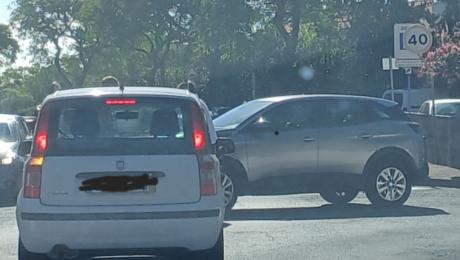 Jovem ficou ferido no acidente entre mota e carro no Caniço de Baixo