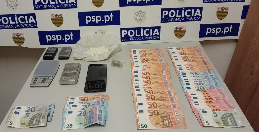 PSP apreende 300 doses de bloom e 3000 euros
