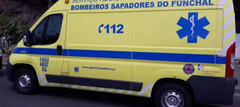 Jovem ferido num despiste de mota