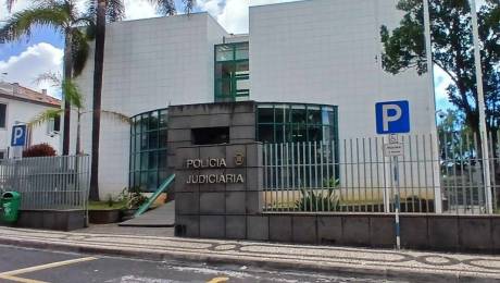 Professor abusa sexualmente de crianças numa escola no Funchal e é detido