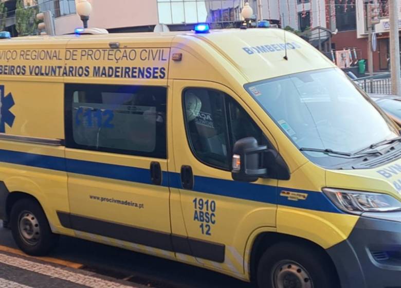 Passageiro de autocarro ferido após queda