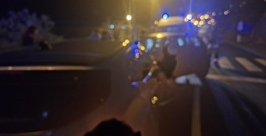 Condutor entra em sentido contrário numa rotunda e provoca acidente que causa dois feridos