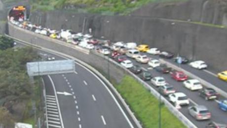 Dois feridos num acidente na via rápida