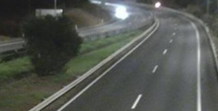 Motociclista perde as duas pernas num grave despiste contra poste na via rápida