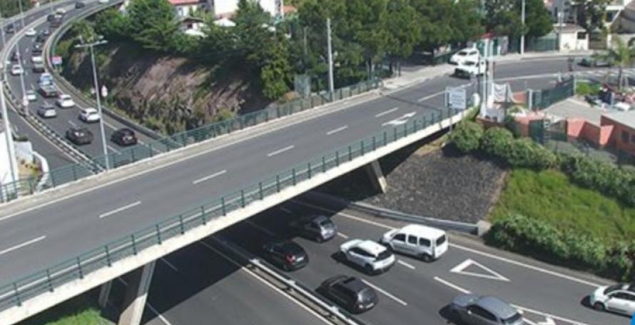 Dois feridos num acidente na via rápida