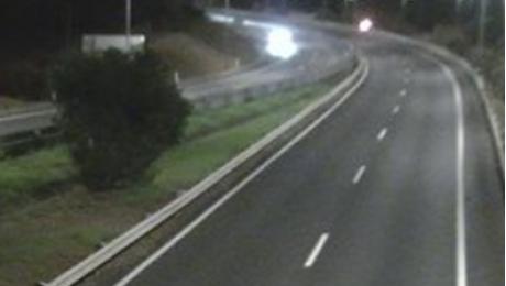 Motociclista perde as duas pernas num grave despiste contra poste na via rápida