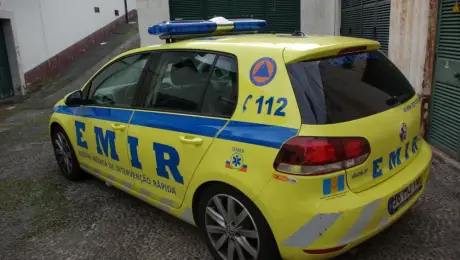 Rapariga com 16 anos cai de 2º andar e fica em estado grave