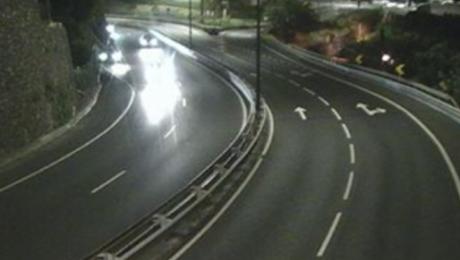 Acidente entre três carros na via rápida faz um ferido