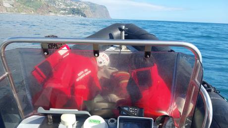 Dois jovens turistas em dificuldades no mar são resgatados