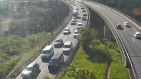 Despiste na via rápida fere motociclista