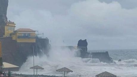 Há novas informações do turista que foi levado por onda e morreu