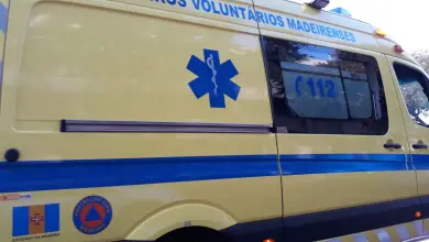 Acidente entre autocarro e três carros fere duas mulheres