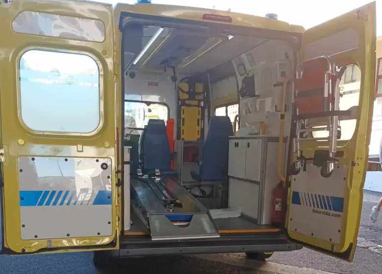 Mulher ferida num acidente na via rápida