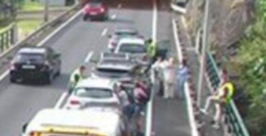 Duas mulheres feridas num acidente entre seis carros na via rápida